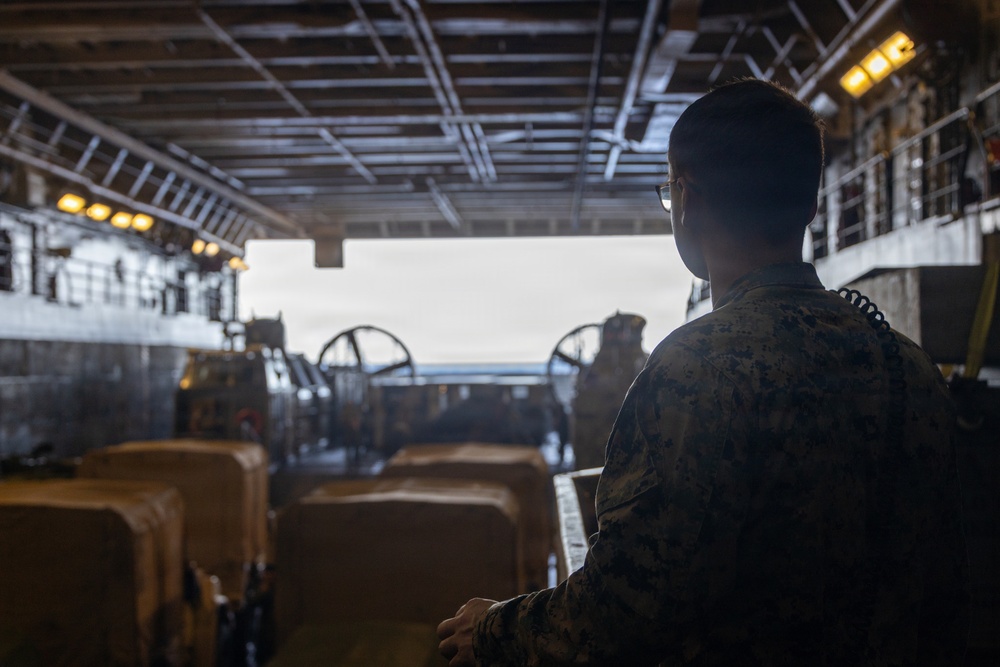 22nd MEU(SOC) | LCAC Operations Aboard USS San Antonio