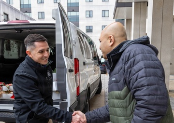 Vice President’s Residence donates wreaths to Walter Reed