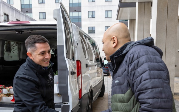 Vice President’s Residence donates wreaths to Walter Reed