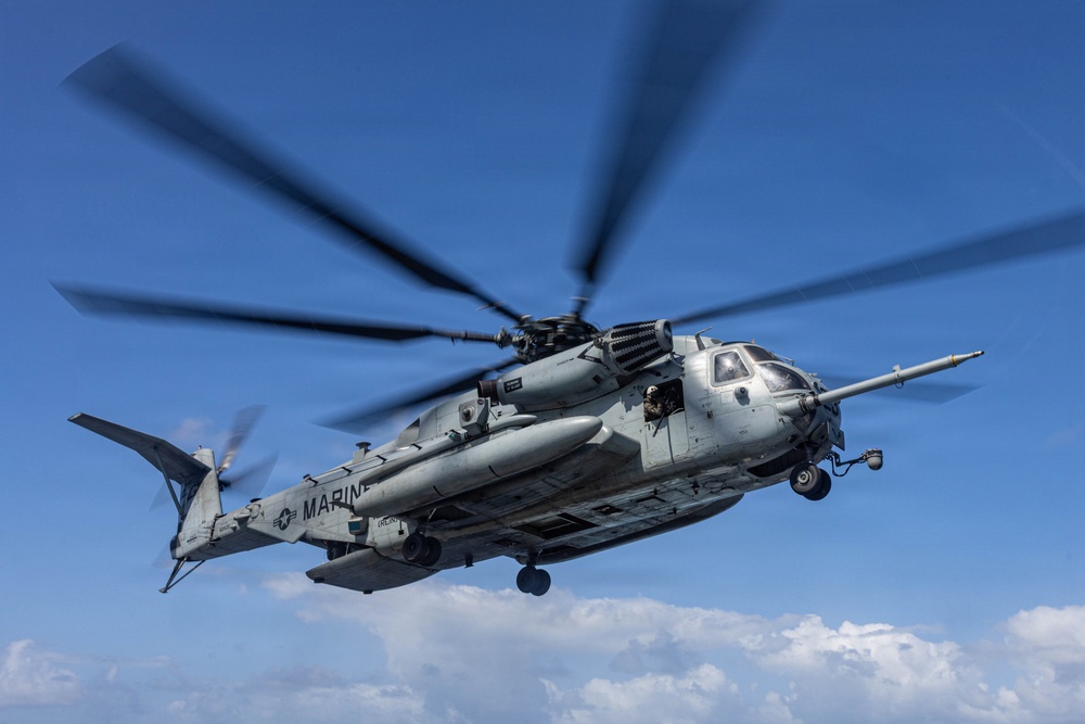 22nd MEU(SOC) | LCU and Flight Operations Aboard the USS Fort Lauderdale