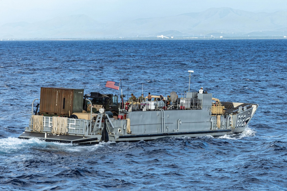22nd MEU(SOC) | LCU and Flight Operations Aboard the USS Fort Lauderdale