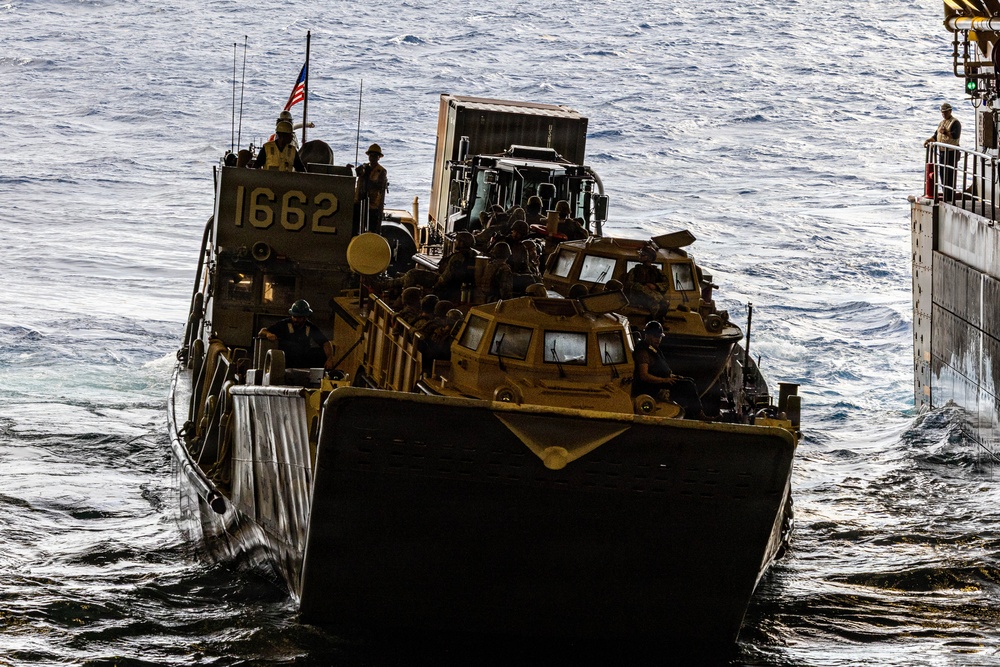 22nd MEU(SOC) | LCU and Flight Operations Aboard the USS Fort Lauderdale