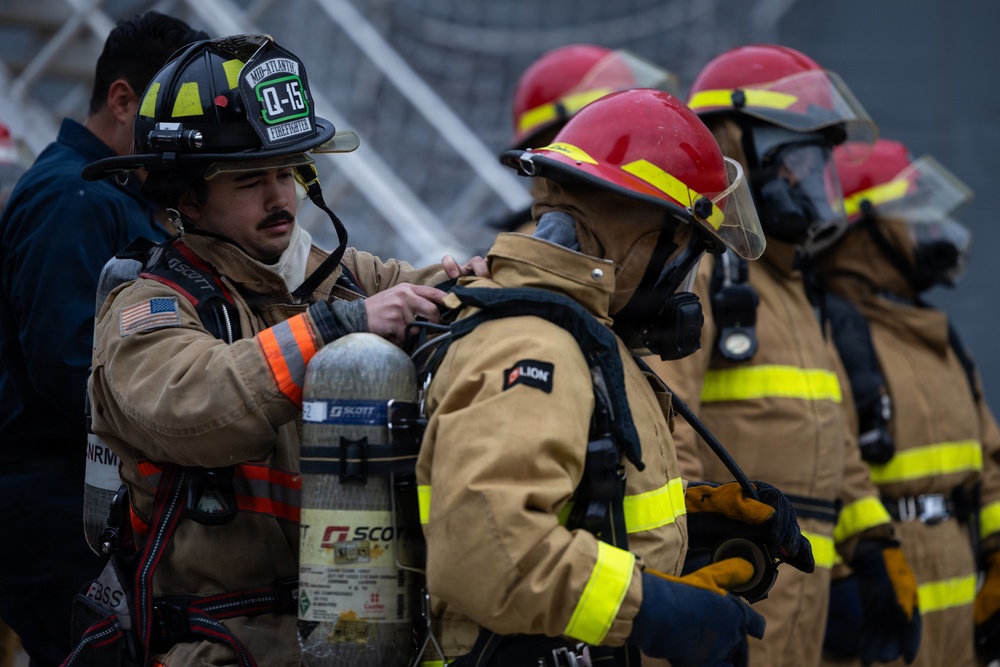 USS Gunston Hall (LSD 44) Conducts an 8010 drill