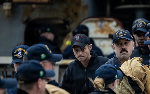 USS Gunston Hall (LSD 44) Conducts an 8010 drill