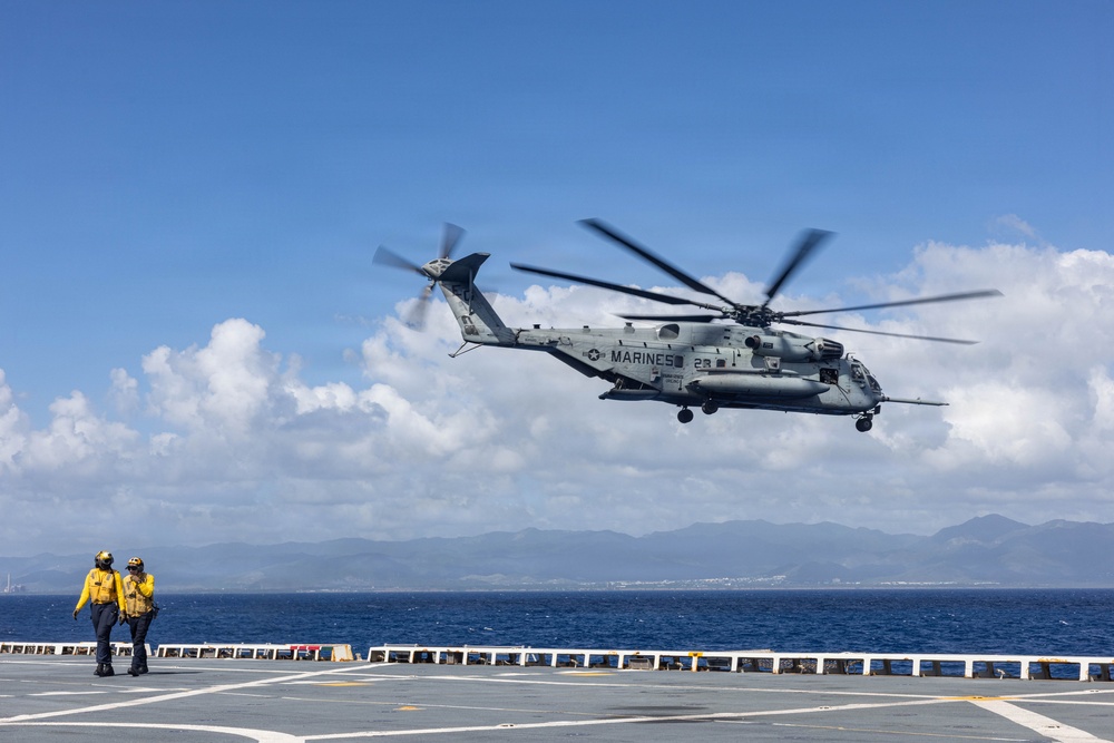 22nd MEU(SOC) | LCU and Flight Operations Aboard the USS Fort Lauderdale