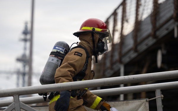 USS Gunston Hall (LSD 44) Conducts an 8010 drill