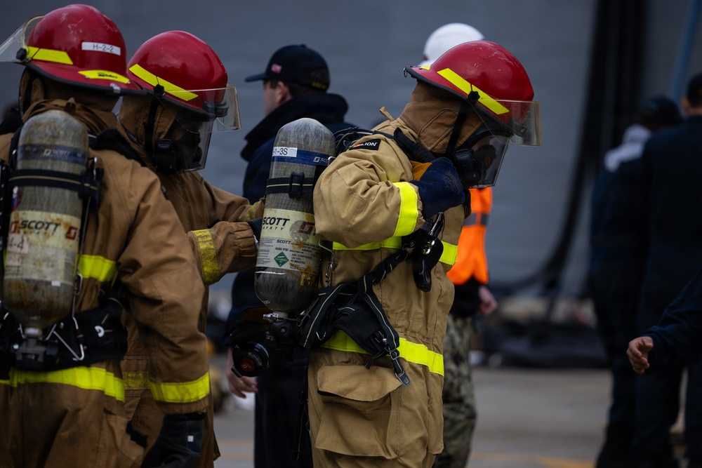 USS Gunston Hall (LSD 44) Conducts 8010 drill