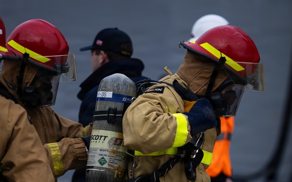 USS Gunston Hall (LSD 44) Conducts 8010 drill