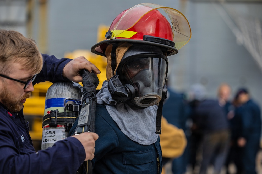 USS Gunston Hall (LSD 44) Conducts an 8010 drill
