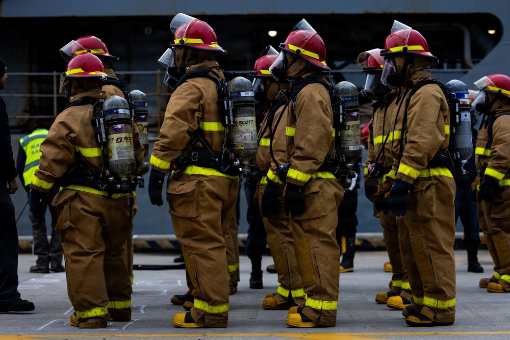 USS Gunston Hall (LSD 44) Conducts 8010 drill
