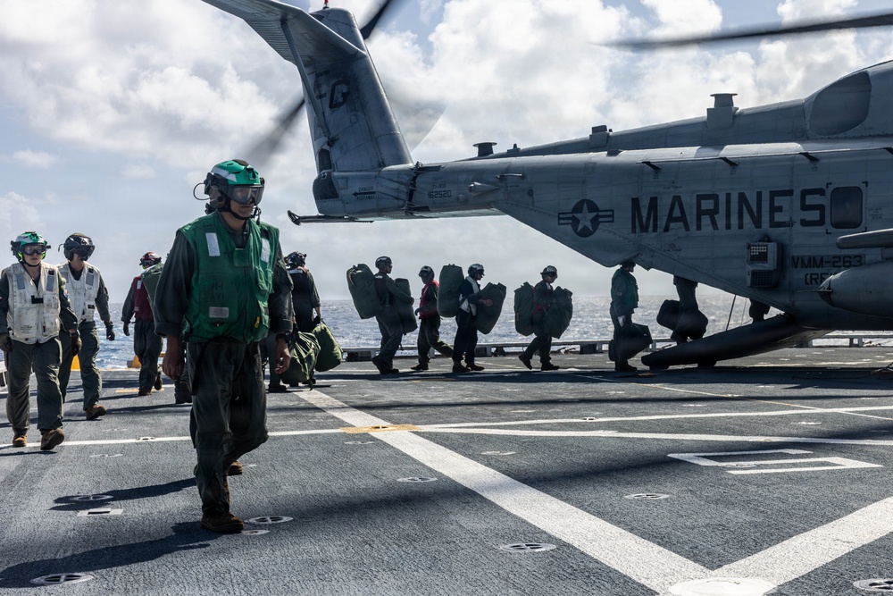 22nd MEU(SOC) | LCU and Flight Operations Aboard the USS Fort Lauderdale