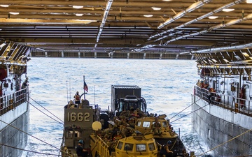 22nd MEU(SOC) | LCU and Flight Operations Aboard the USS Fort Lauderdale