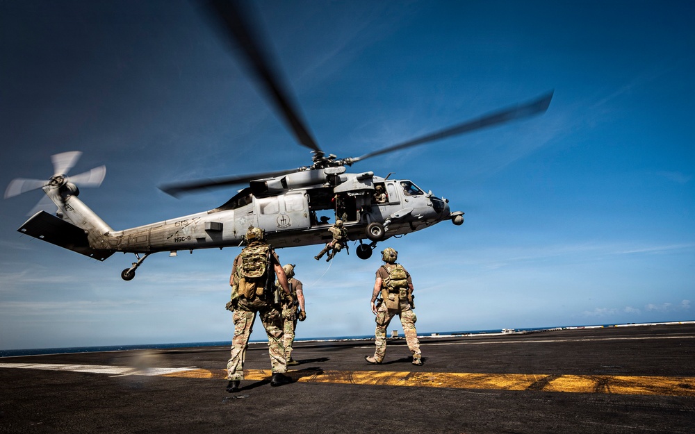 USS Gerald R. Ford (CVN 78) Vertical Hoist Exercise