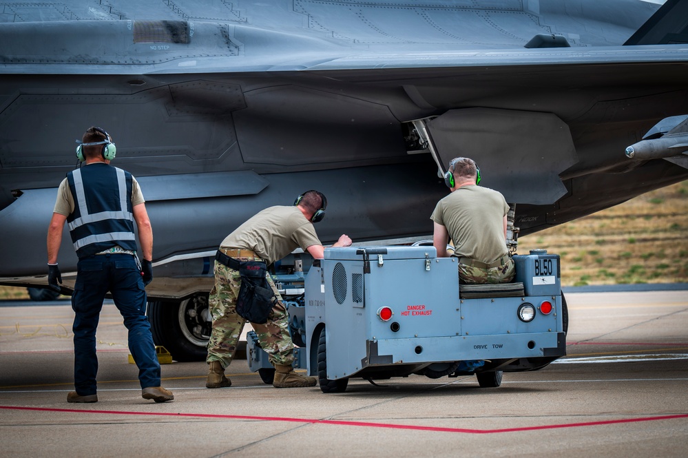 Hot Integrated Combat Turns sharpen reserve readiness during 419th FW UTA