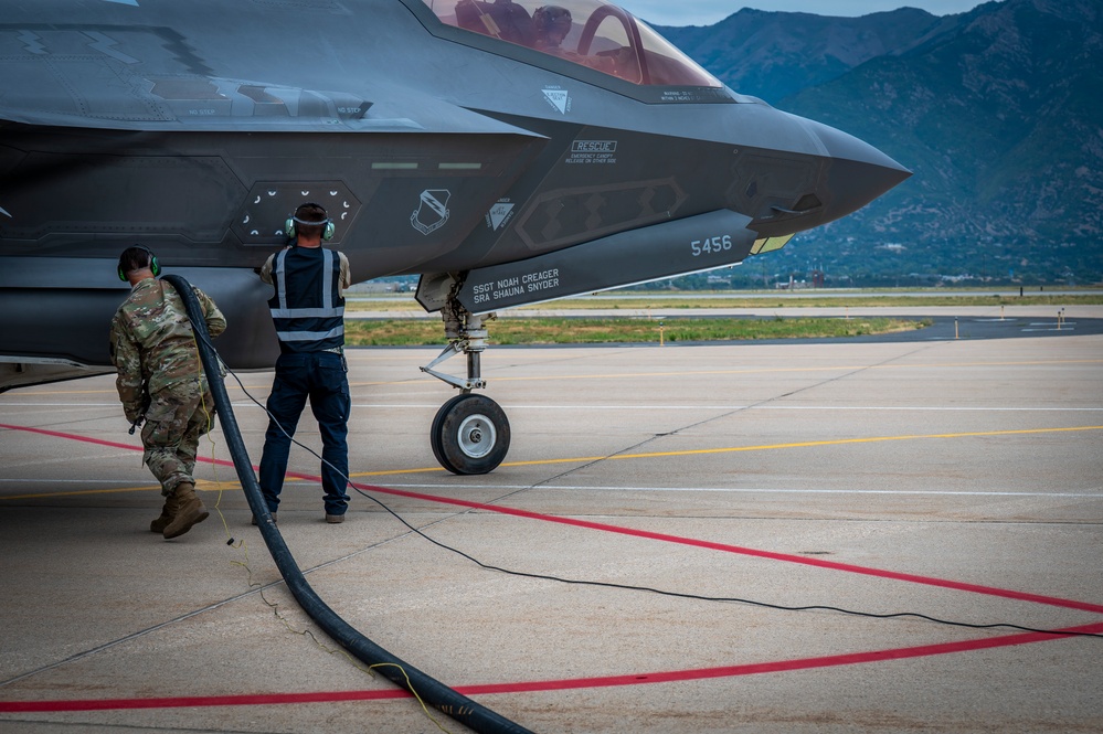 Hot Integrated Combat Turns sharpen reserve readiness during 419th FW UTA