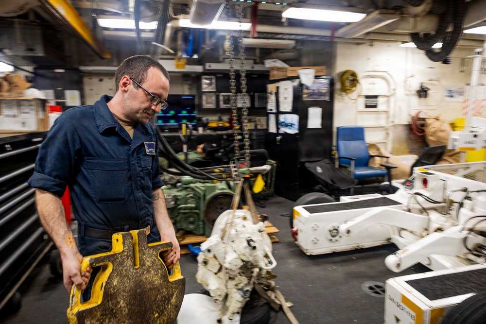 USS Iwo Jima Conducts Maintenance