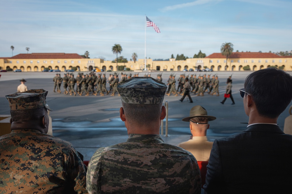 The Republic of Korea Sgt. Maj. of the Marine Corps visits MCRDSD