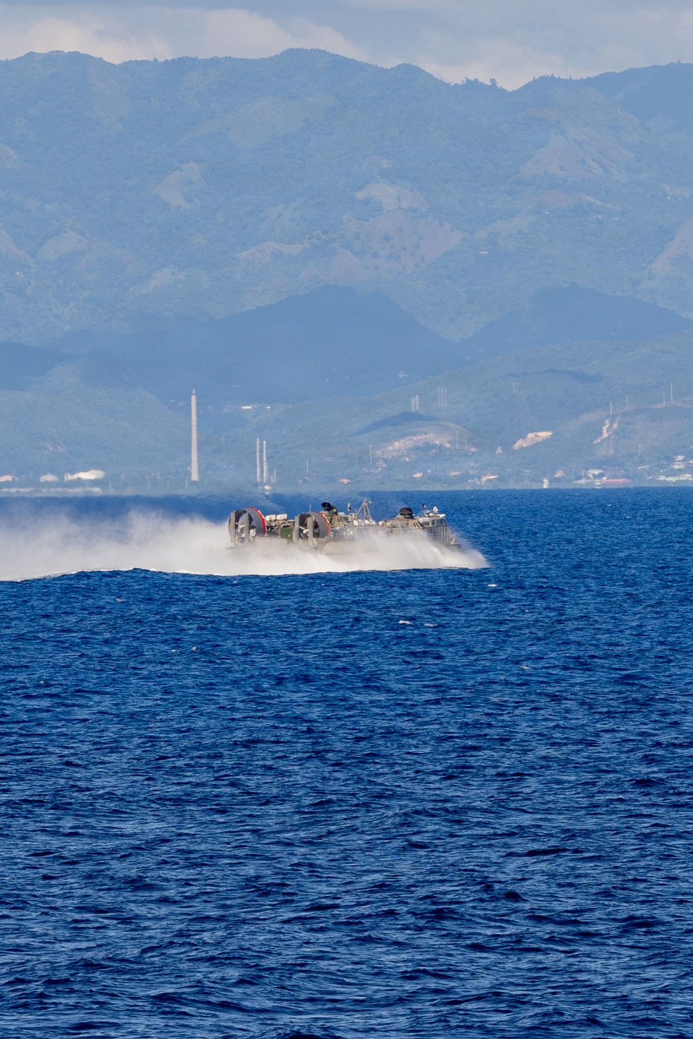 USS Iwo Jima Conducts LCAC Operations
