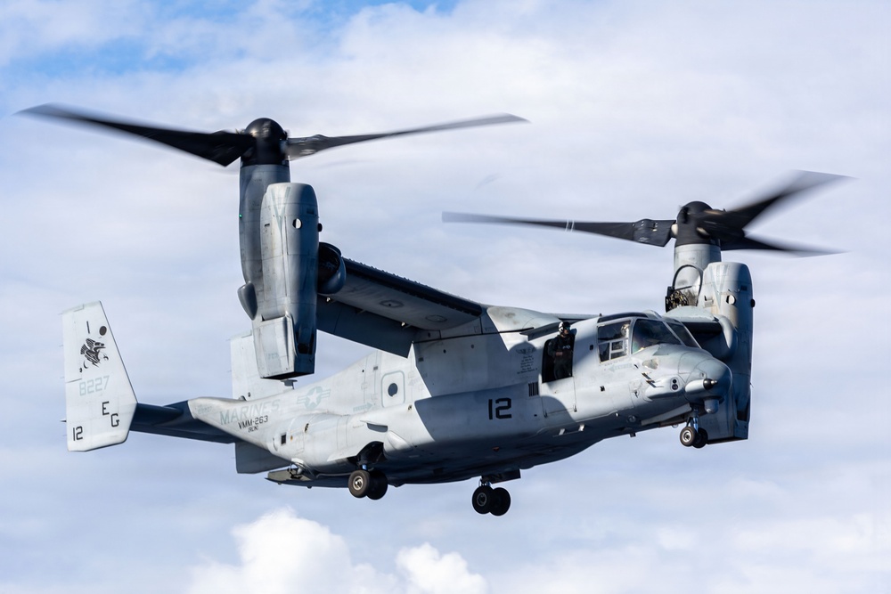 USS Iwo Jima Conducts LCAC Operations