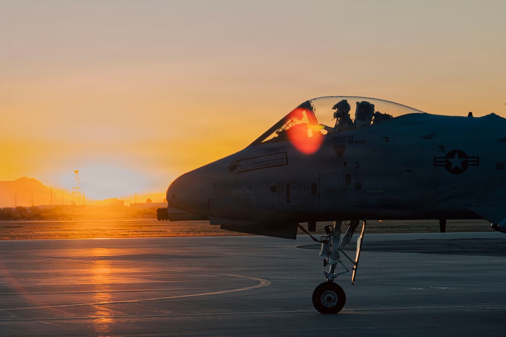 A-10C Thunderbolt II final student night flight