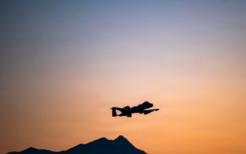 A-10C Thunderbolt II final student night flight