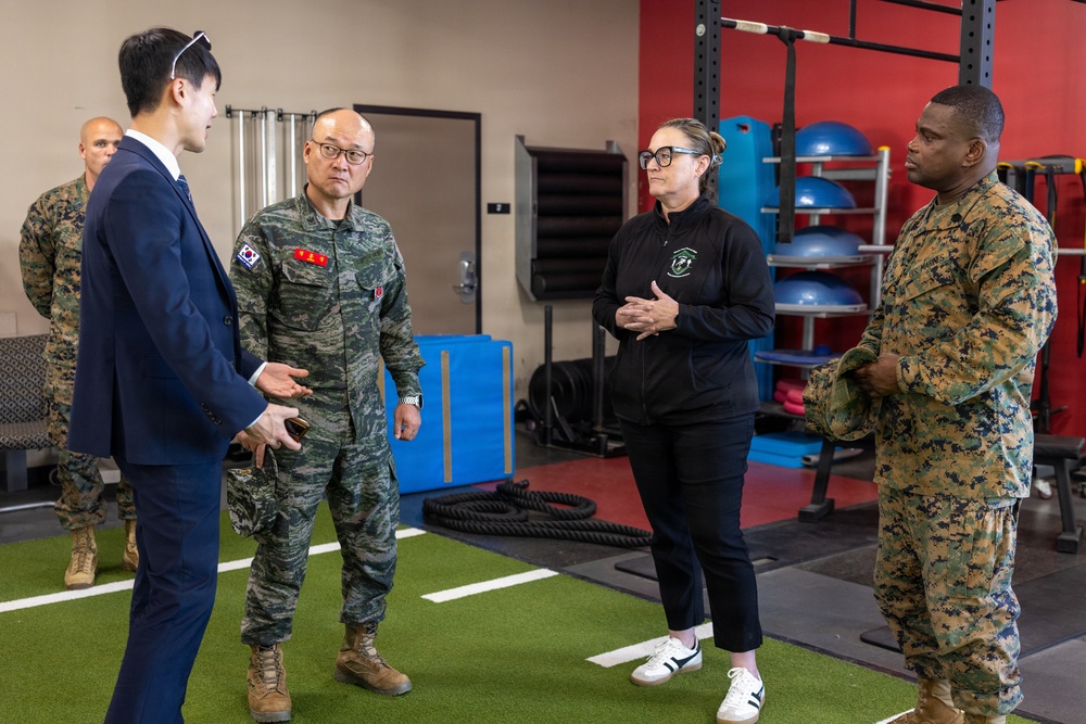 The Republic of Korea Sergeant Major of the Marine Corps visits MCRD San Diego