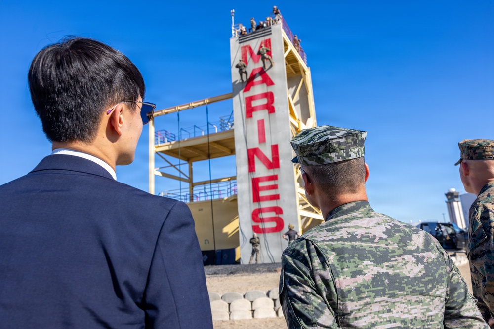 The Republic of Korea Sergeant Major of the Marine Corps visits MCRD San Diego