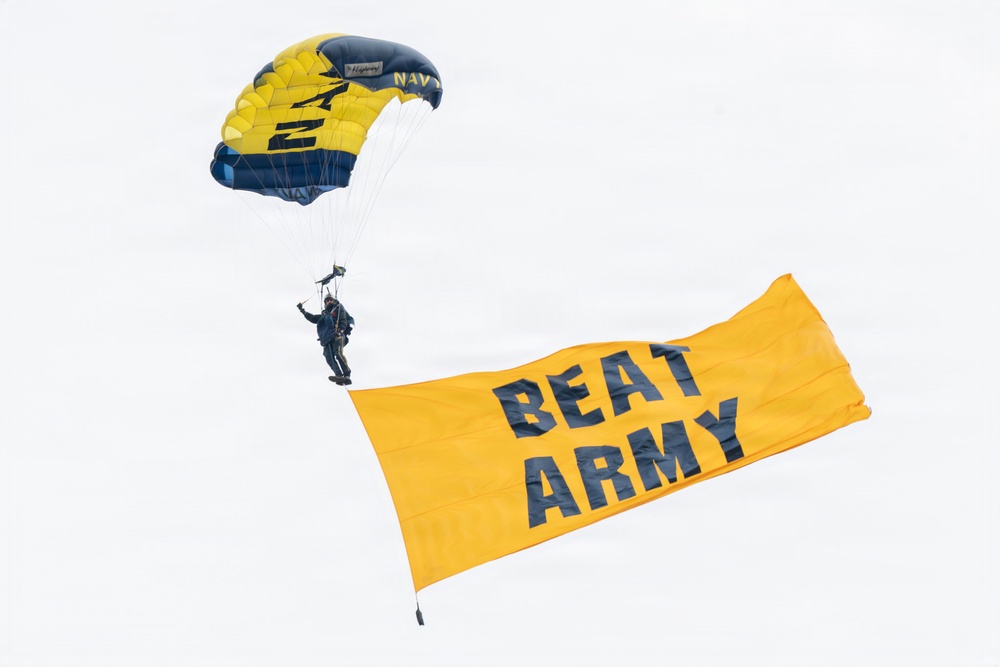 SECWAR Attends 126th ARMY-NAVY Game