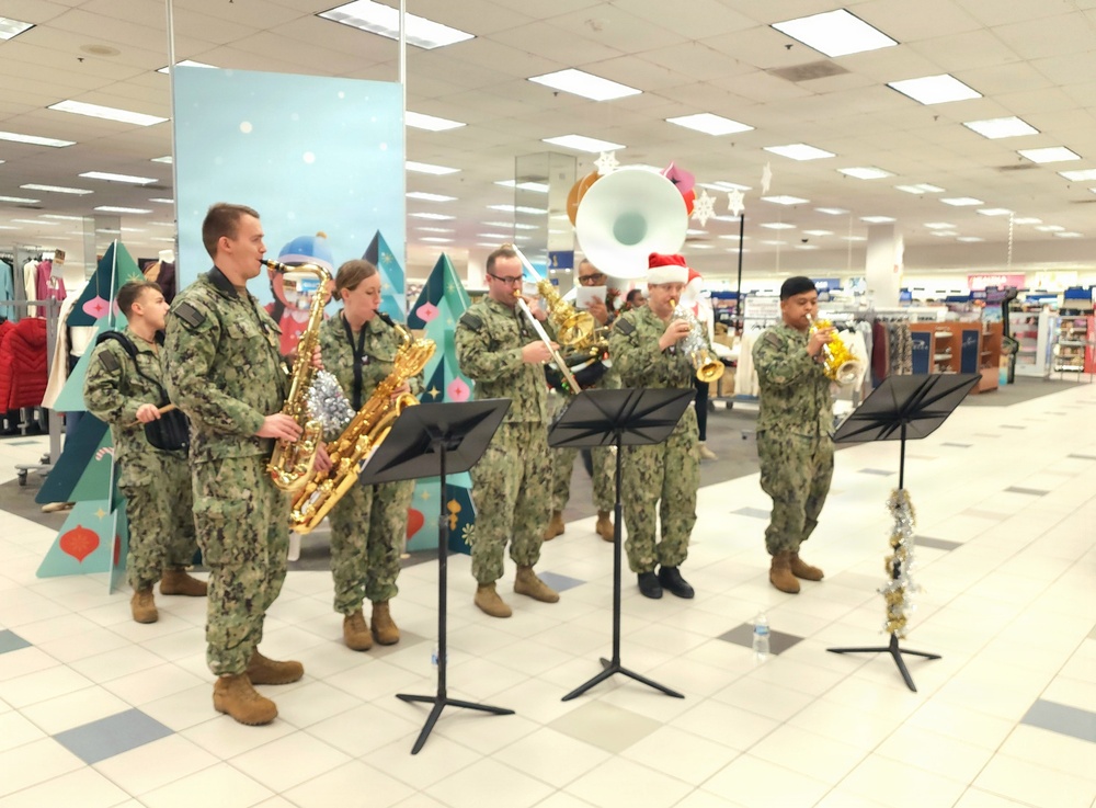 Game On: Sailors Unwind at NEX Great Lakes Ahead of Holiday Break