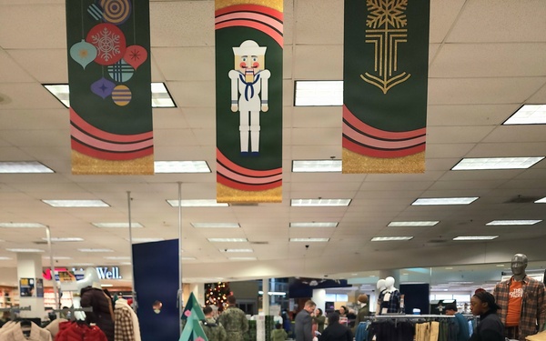 Game On: Sailors Unwind at NEX Great Lakes Ahead of Holiday Break