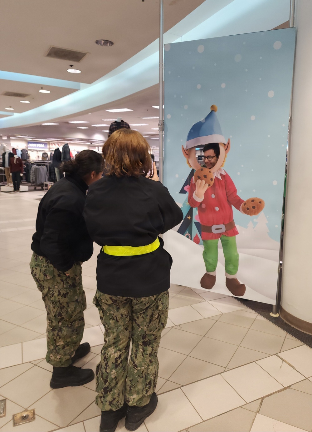 Game On: Sailors Unwind at NEX Great Lakes Ahead of Holiday Break