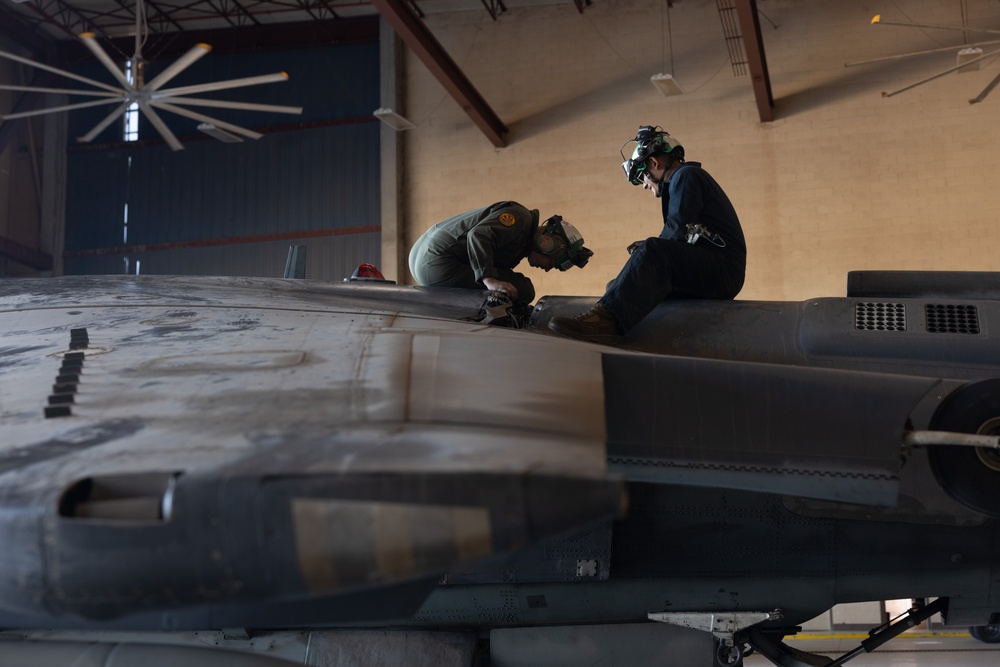 MCAS Yuma AV-8B Harrier II Taken Apart to be Sent to a Prominent National Museum