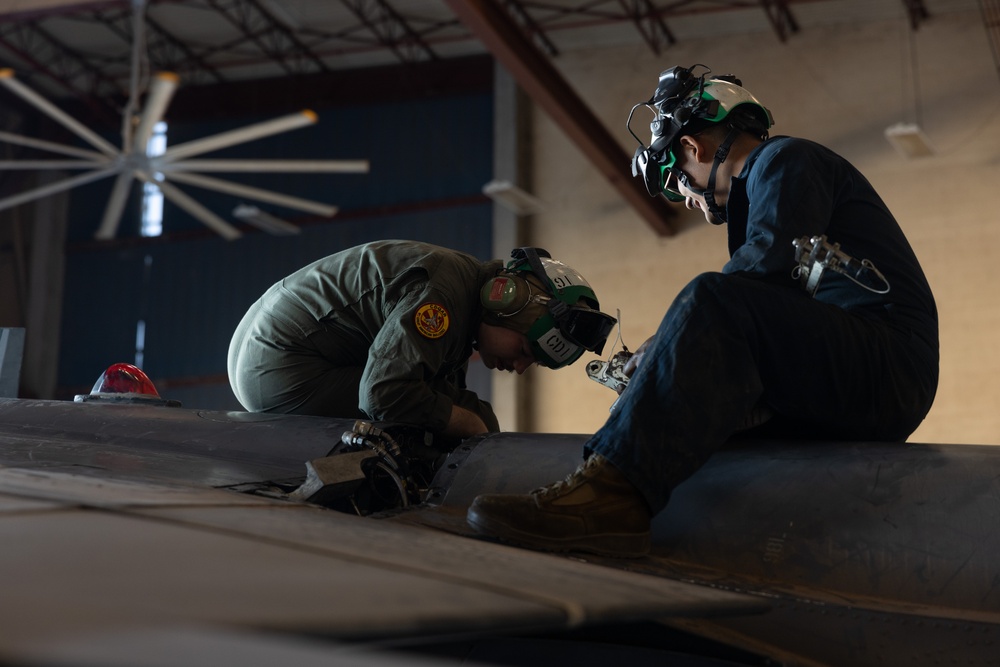 MCAS Yuma AV-8B Harrier II Taken Apart to be Sent to a Prominent National Museum