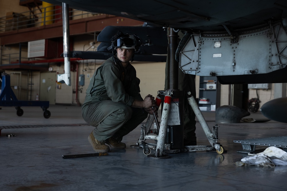MCAS Yuma AV-8B Harrier II Taken Apart to be Sent to a Prominent National Museum