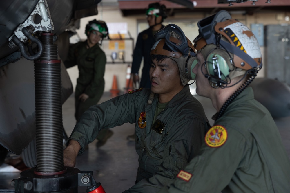 MCAS Yuma AV-8B Harrier II Taken Apart to be Sent to a Prominent National Museum
