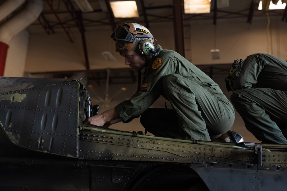 MCAS Yuma AV-8B Harrier II Taken Apart to be Sent to a Prominent National Museum