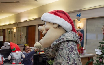 San Diego Padres visit NMCSD for the holidays