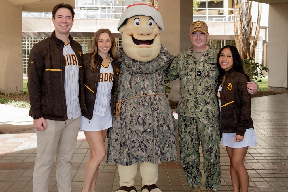 San Diego Padres visit NMCSD for the holidays
