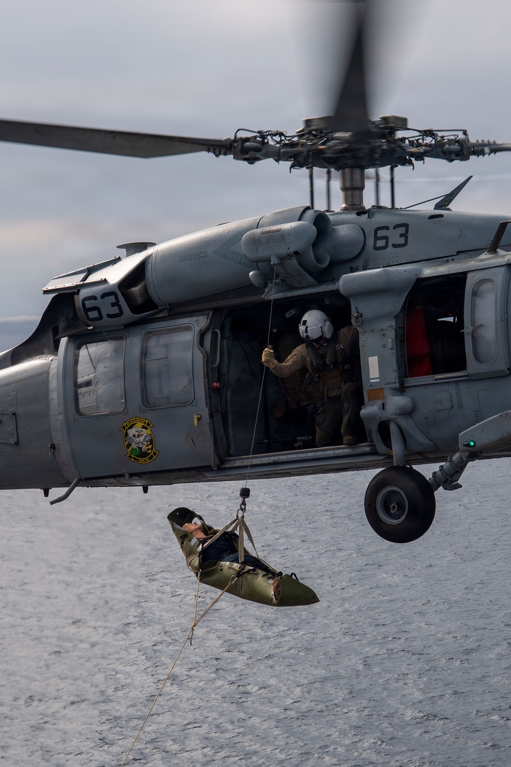 11th MEU, HSC 21 conduct fast rope drills aboard USS Boxer