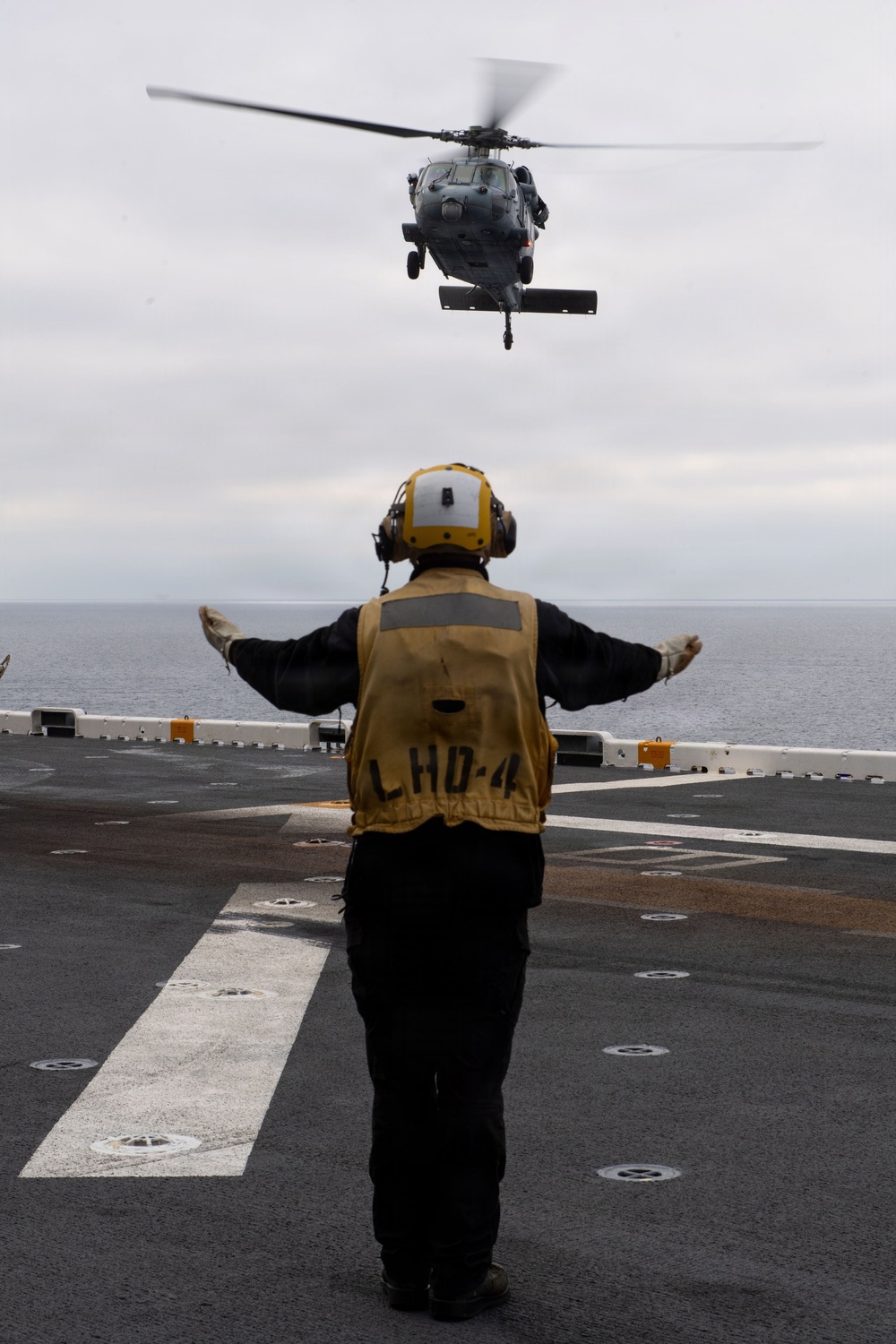 USS Boxer Conducts Fast-Roping Drills