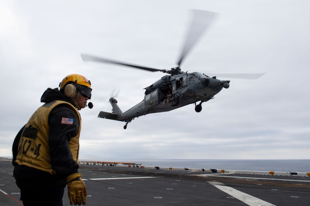 USS Boxer Conducts Fast-Roping Drills