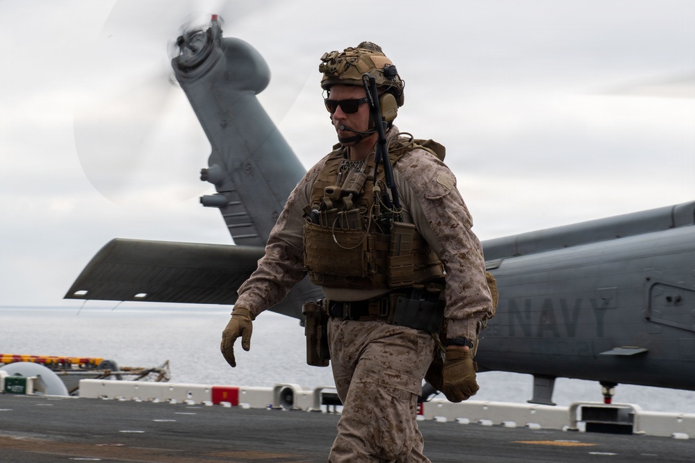 USS Boxer Conducts Fast-Roping Drills