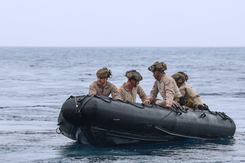 Boxer, 11th MEU conduct CRRC operations