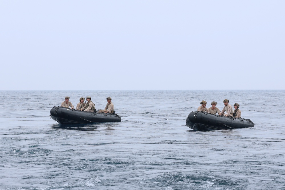 Boxer, 11th MEU conduct CRRC operations