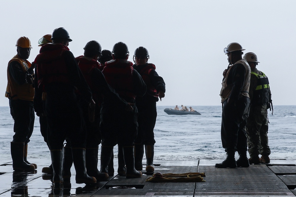 Boxer, 11th MEU conduct CRRC operations