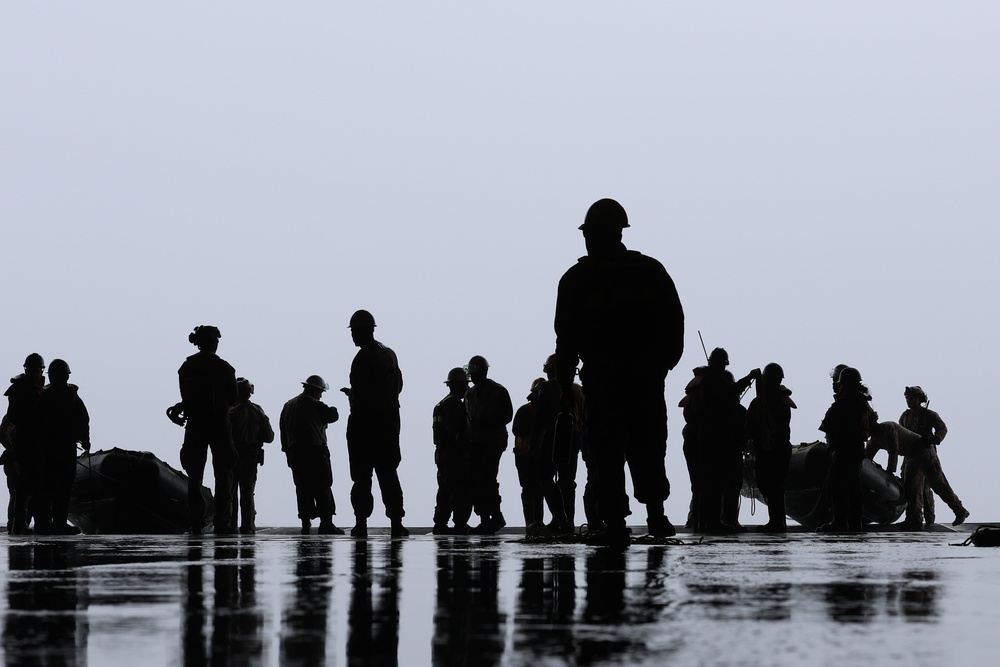 Boxer, 11th MEU conduct CRRC operations