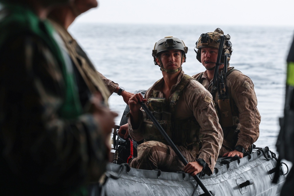 Boxer, 11th MEU conduct CRRC operations