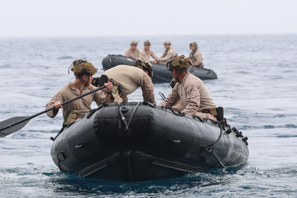 Boxer, 11th MEU conduct CRRC operations