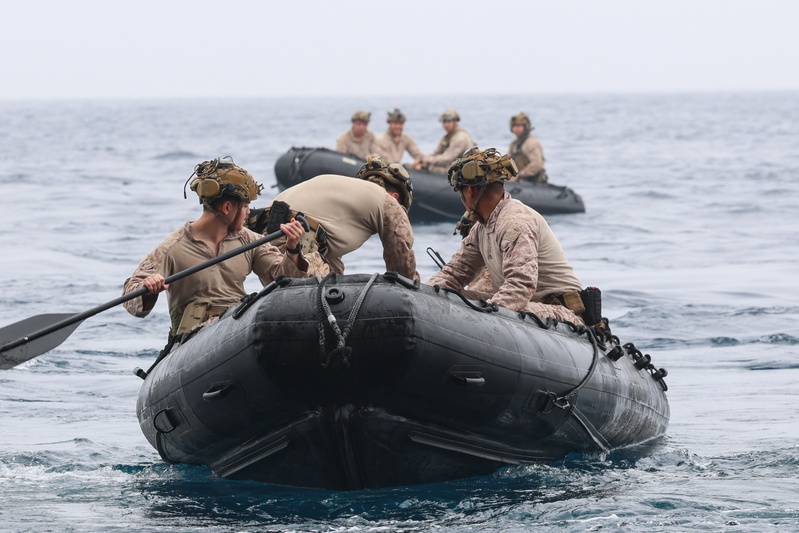 Boxer, 11th MEU conduct CRRC operations