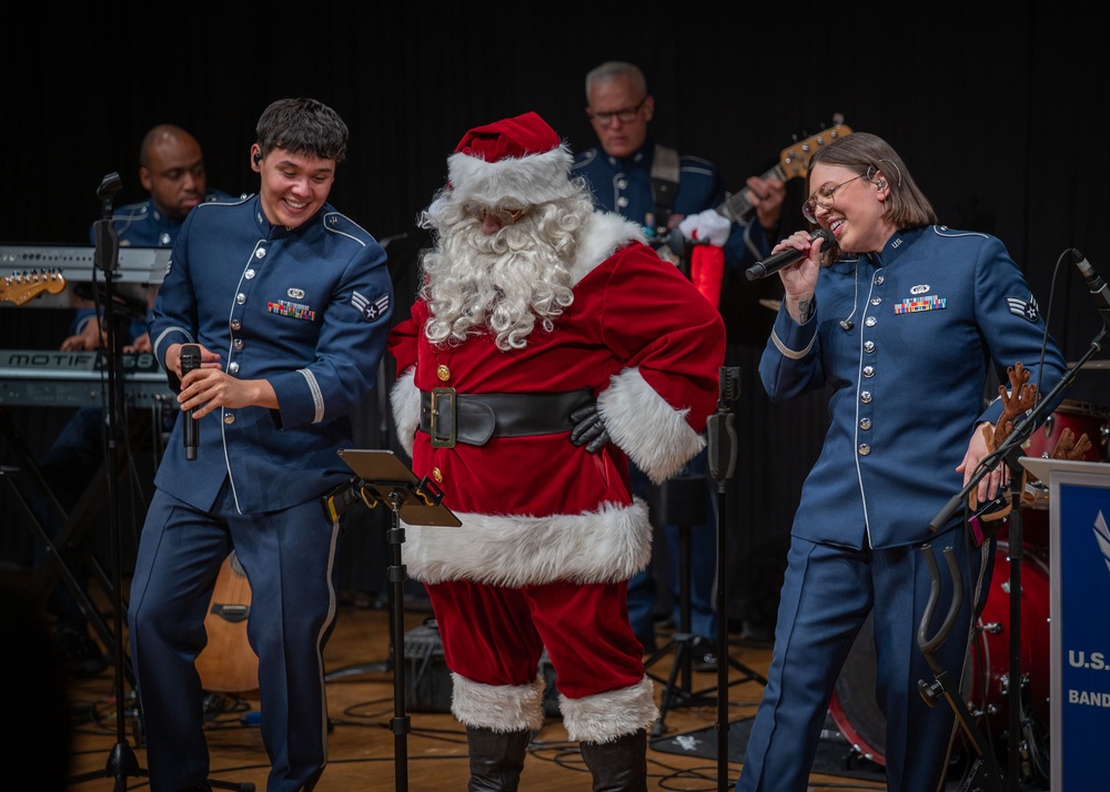 PACAF Band spreads holiday cheer through music
